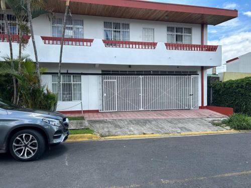 a car parked in front of a house at Apartamento VillaRegis 3 PB, Zapote, San Jose in San José