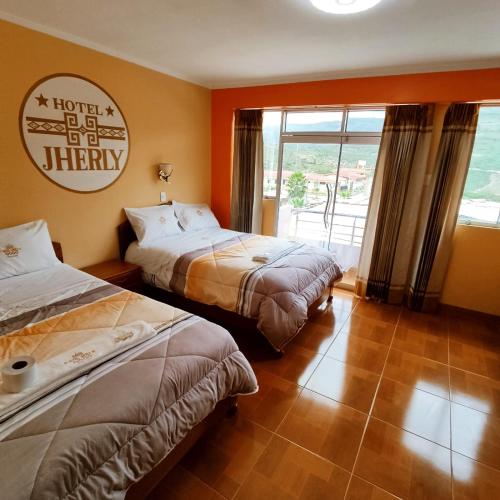 Ένα ή περισσότερα κρεβάτια σε δωμάτιο στο Hotel Jherly