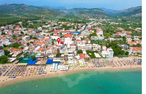 an aerial view of a beach with a group of people at Little Home in Potos