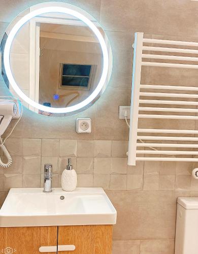 Ένα μπάνιο στο Léo Pacello appartement