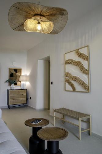 Ένα ή περισσότερα κρεβάτια σε δωμάτιο στο Morfes Luxury Suites by Caldera Houses