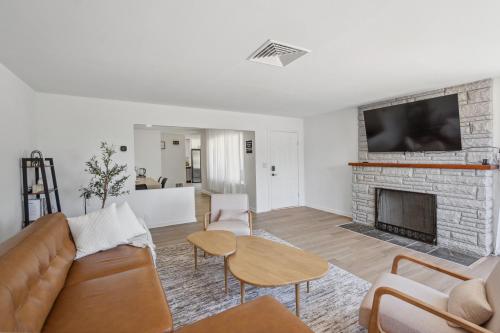 a living room with a couch and a fireplace at Spacious 5B2B home 5 min to airport with AC, Game Room, WiFi, Parking in SeaTac