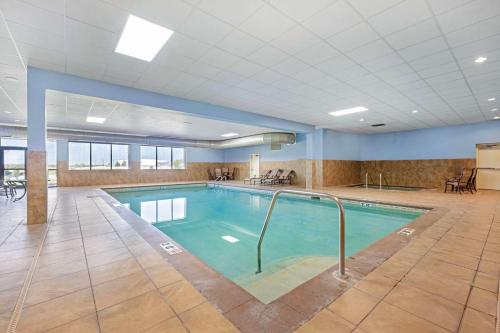 Πισίνα στο ή κοντά στο Best Western Plus Mid Nebraska Inn & Suites