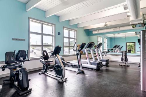 a gym with several treadmills and elliptical machines at Best Western Springfield Hotel in Springfield