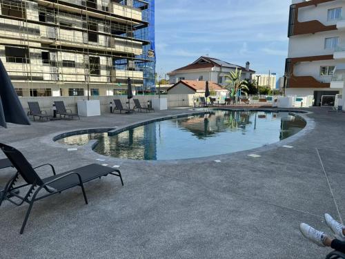 Bazén v ubytování Limassol Beautiful Apartment nebo v jeho okolí