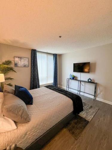a bedroom with a large bed with a window at Exceptional 2 BR in Heart of Hollywood 201 in Los Angeles