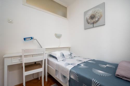 Apartments with WiFi Zadar - 22991
