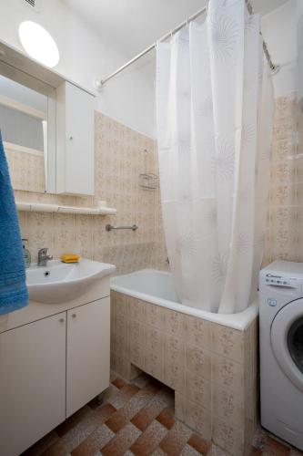 Apartments with WiFi Zadar - 22991