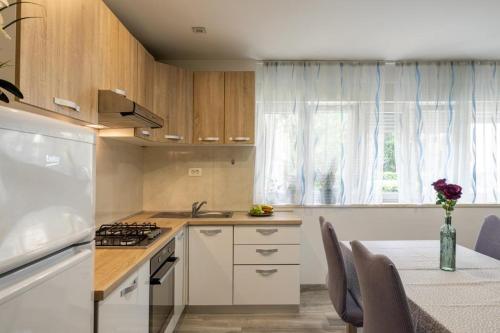 Central Apartment Josko - Combine parking&beach&old town