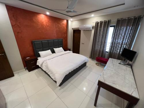 Ένα ή περισσότερα κρεβάτια σε δωμάτιο στο AQZ Apartments Three Bedroom