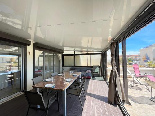 Appartement moderne, 2 pièces cabine, terrasse et véranda, proche plage, parking privé