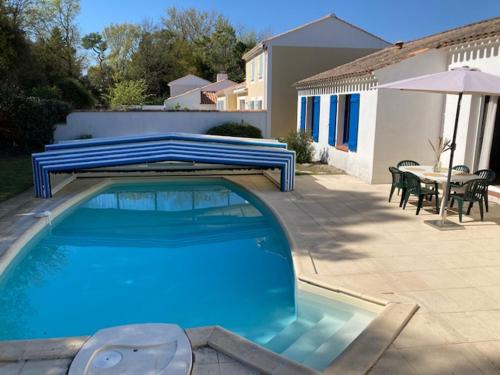Villa avec Piscine Privée, Jardin Clos et 3 Chambres - Saint Jean de Monts - FR-1-323-549