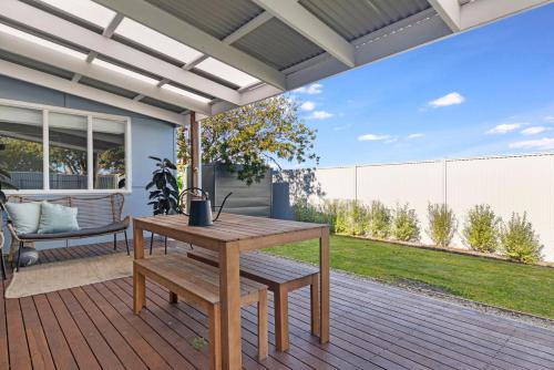 Balkoni atau teres di Fairbairn Beach House