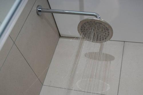 Bilik mandi di Modern Luxury Apartment, Ellipse