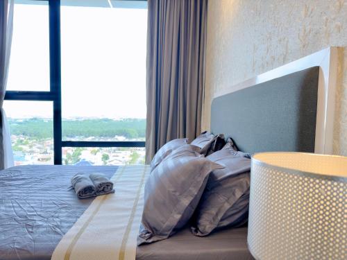 a bedroom with a bed with a large window at MidValley Southkey Mosaic 6-9pax Netflix-SmartTV70inch in Johor Bahru
