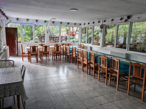 Restaurace v ubytování Pensiunea Casa montana