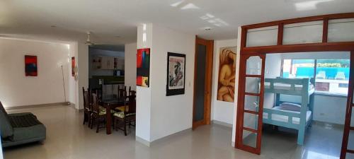 Χώρος καθιστικού στο TOLU ALOJAMIENTOS Oasis tropical elegante, relax, apartamento amoblado