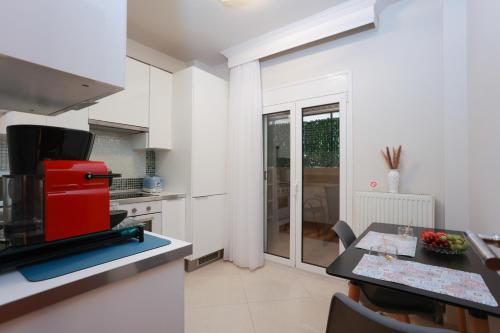 Η κουζίνα ή μικρή κουζίνα στο Orion White Tower Apartment