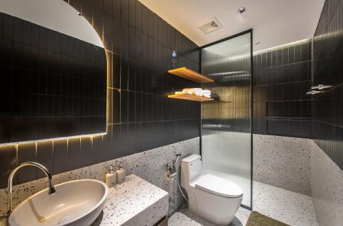 a bathroom with a toilet and a sink and a shower at Anna's House Hotel in Hai Phong