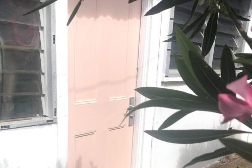 Φωτογραφία από το άλμπουμ του Pink Door by the Seashore σε Port Broughton