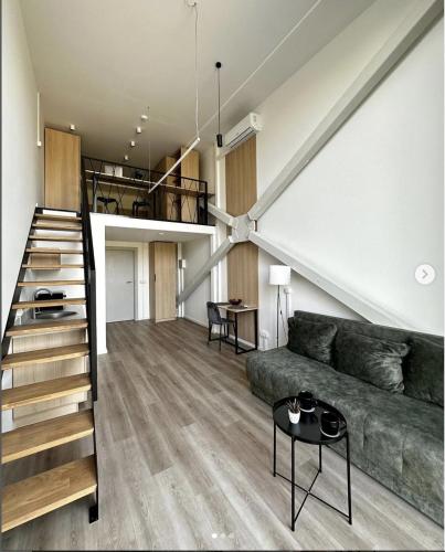 Χώρος καθιστικού στο We LOFT