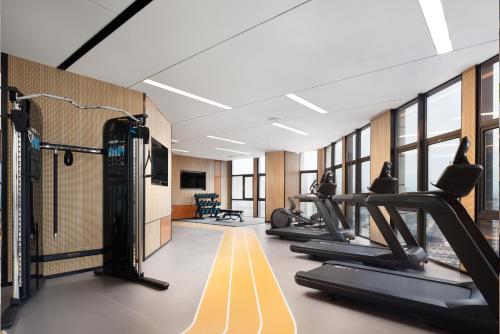 a gym with treadmills and elliptical machines at Home2 Suite by Hilton Changsha Ningxiang in Ningxiang