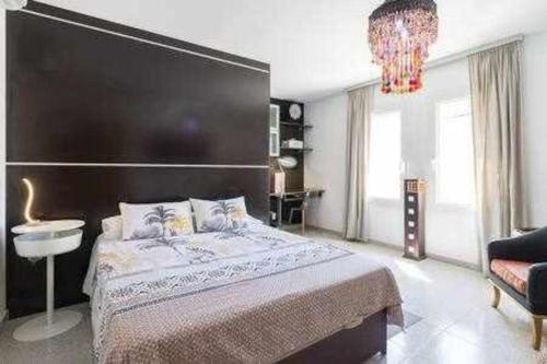 En eller flere senge i et værelse på ALBATROS 1L Tres habitaciones