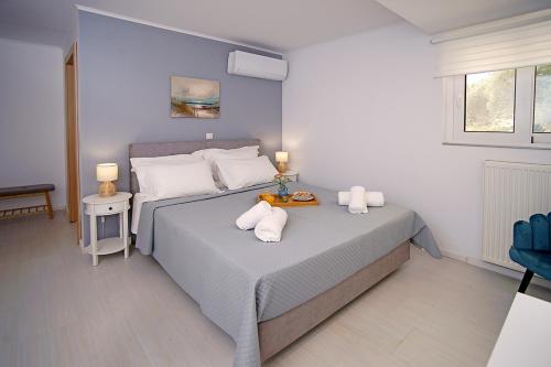 Ένα ή περισσότερα κρεβάτια σε δωμάτιο στο Messinian Seaview Retreat