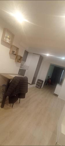 Maison familiale avec une chambre, salon et cuisine, nous vous proposons un appartement Avec tout équipé et ménage