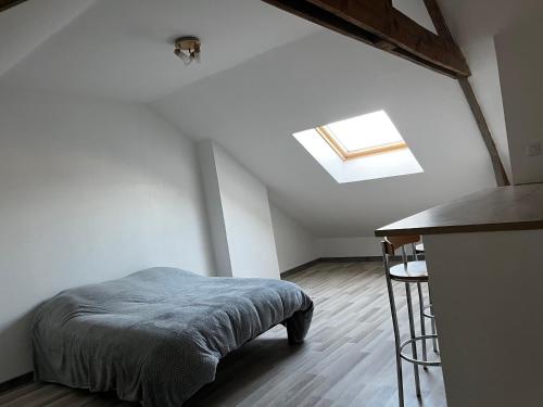 Ένα ή περισσότερα κρεβάτια σε δωμάτιο στο Maison 3 chambres à 10 minutes du port et de la plage