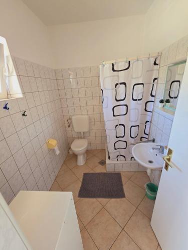 Kúpeľňa v ubytovaní Apartments Kolmanic, sea view, free privat parking