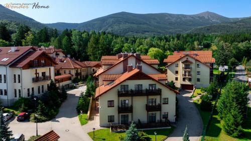 Wonder Home - Apartament Cud Malina z kominkiem, klimatyzacją i widokiem na Karkonosze, blisko centrum, stoku, restauracji, aquaparku