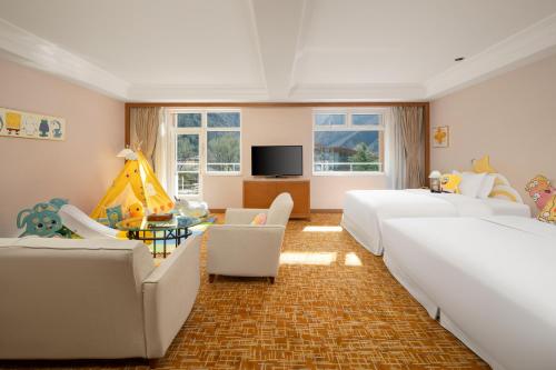 a childrens bedroom with two beds and a living room at Lebanshan Hotel Jiuzhai Valley in Jiuzhaigou