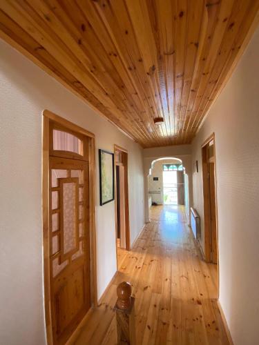 Φωτογραφία από το άλμπουμ του Qabala House Qebelend σε Küsnǝt