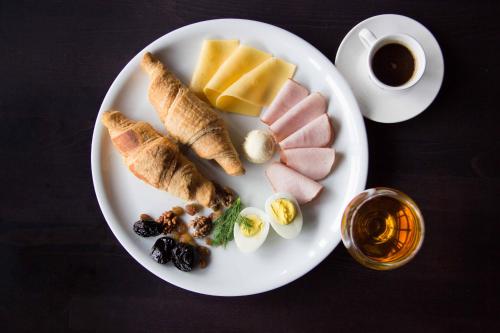 ホテルの敷地内または近くでの食事または食べ物