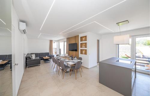Luxurious Home In Kastel Stafilic