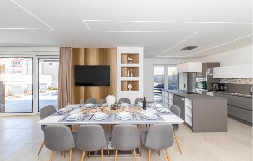 Luxurious Home In Kastel Stafilic