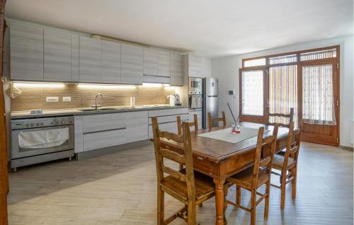 Dapur atau dapur kecil di Cozy Home In Trequanda