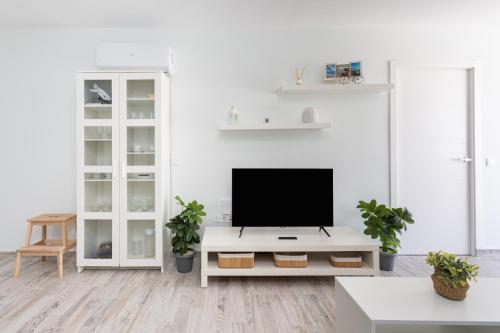 Home2Book Cozy Pool & Terrace Apartment, Arona