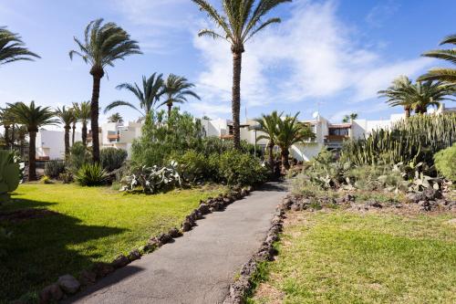 Home2Book Cozy Pool & Terrace Apartment, Arona