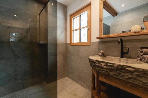 Phòng tắm tại Alpine Chalet Stern