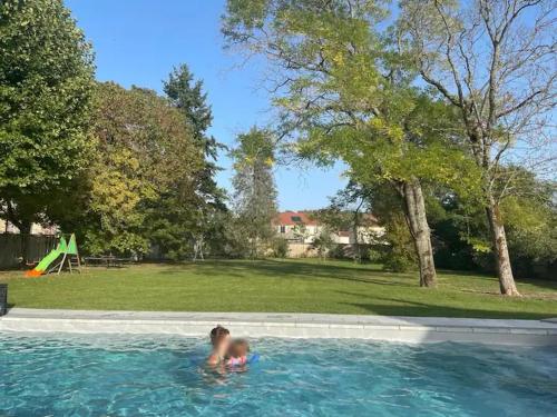 Photo de la galerie de l'établissement Grande Villa avec piscine à une heure de Paris, à Crouy-sur-Ourcq
