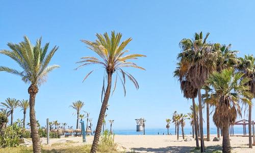 Penthouse with private pool, hot tub jacuzzi with sea views and chill-out zone, close to the sea