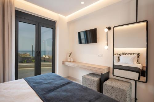 Ένα ή περισσότερα κρεβάτια σε δωμάτιο στο Anama Villas, with Pool & Views to Rethymno, By ThinkVilla