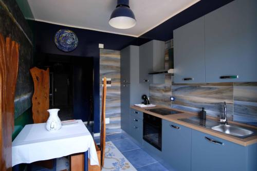 Atelier sul Mare Suite d'Autoreにあるキッチンまたは簡易キッチン