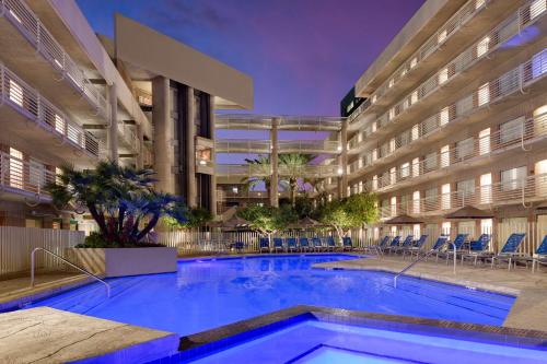 DoubleTree Suites by Hilton Phoenix Image
