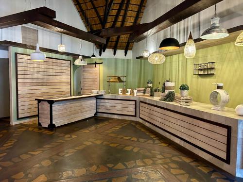 Køkken eller tekøkken på Okahandja Country Hotel