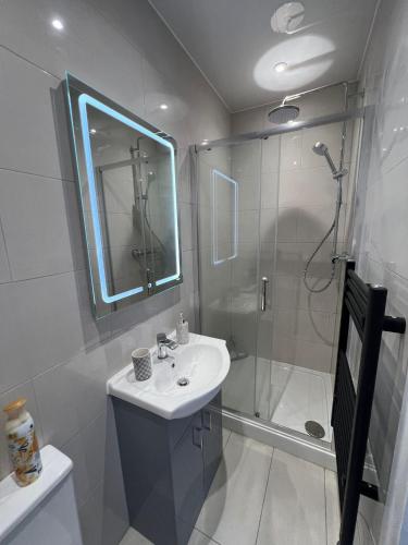 Ένα μπάνιο στο Florence House - Best-in-Class Bespoke Corporate & Contractors Accommodation