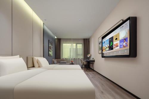 Μια τηλεόραση ή/και κέντρο ψυχαγωγίας στο Atour Hotel Suzhou New District Science and Technology City