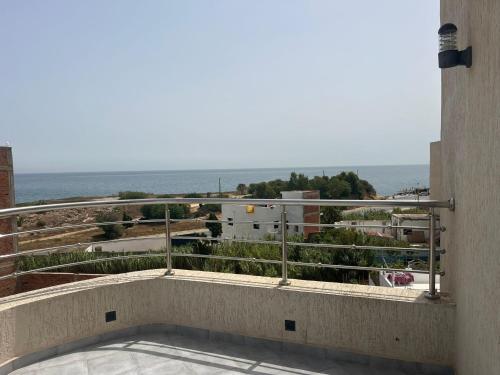 a balcony with a view of the ocean at Paraiso Costero Azla Tetouan in Azla